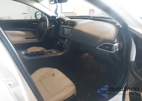 2018 Jaguar Xe 25T из США, поврежденный, VIN SAJAR4FX9JCP37222